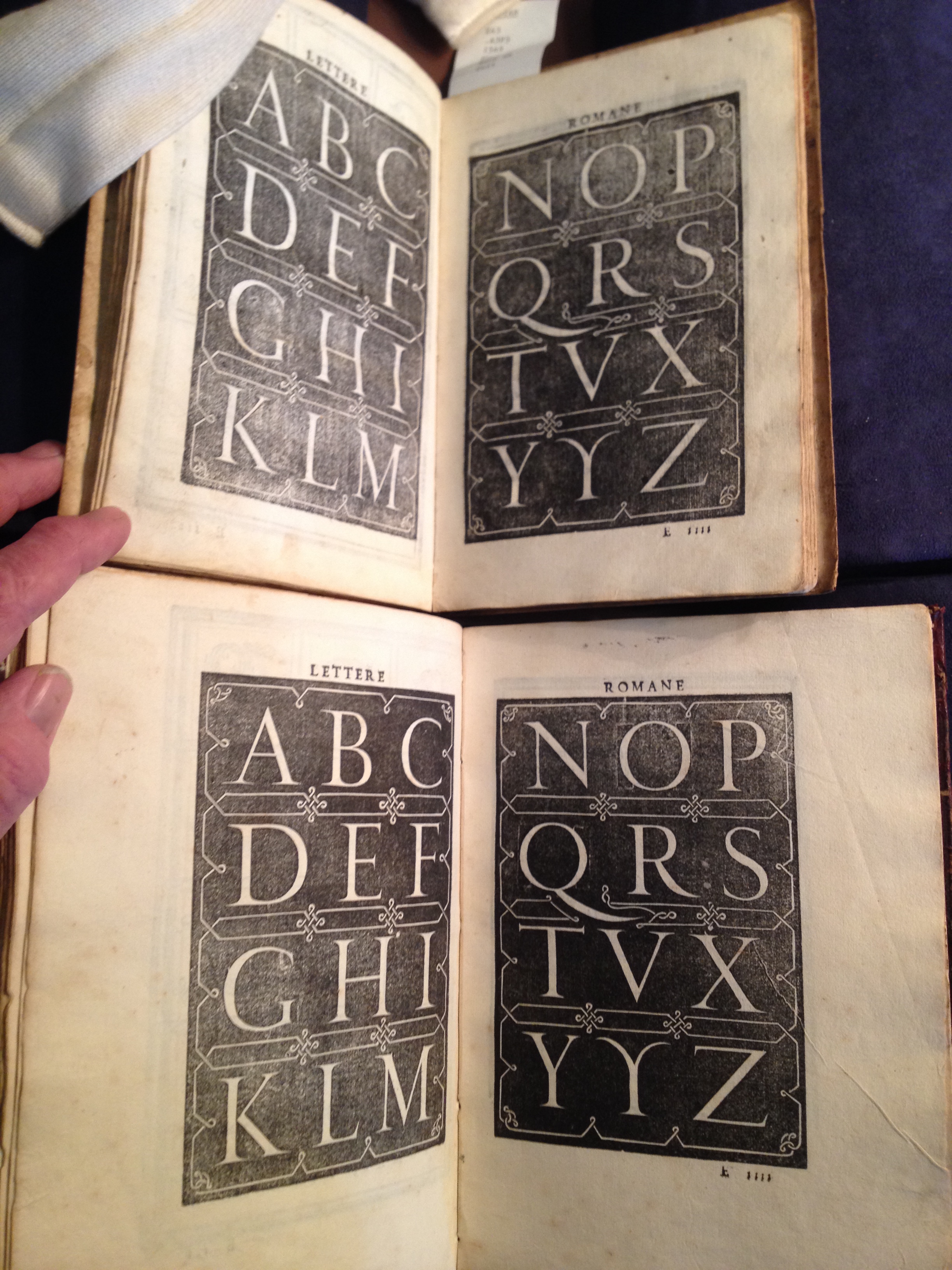 Palatino Libro nuovo d’imparare a scrivere Z43.A3 P3 1545 Fabyan (top) Rosenwald (bottom)